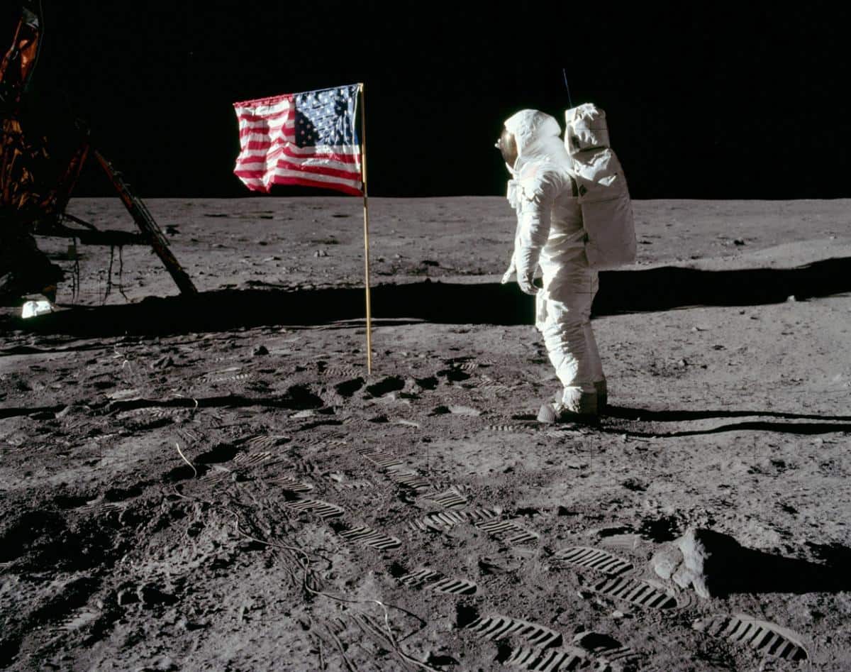 31 Facts That Prove the Moon Landing Wasn’t a Hoax