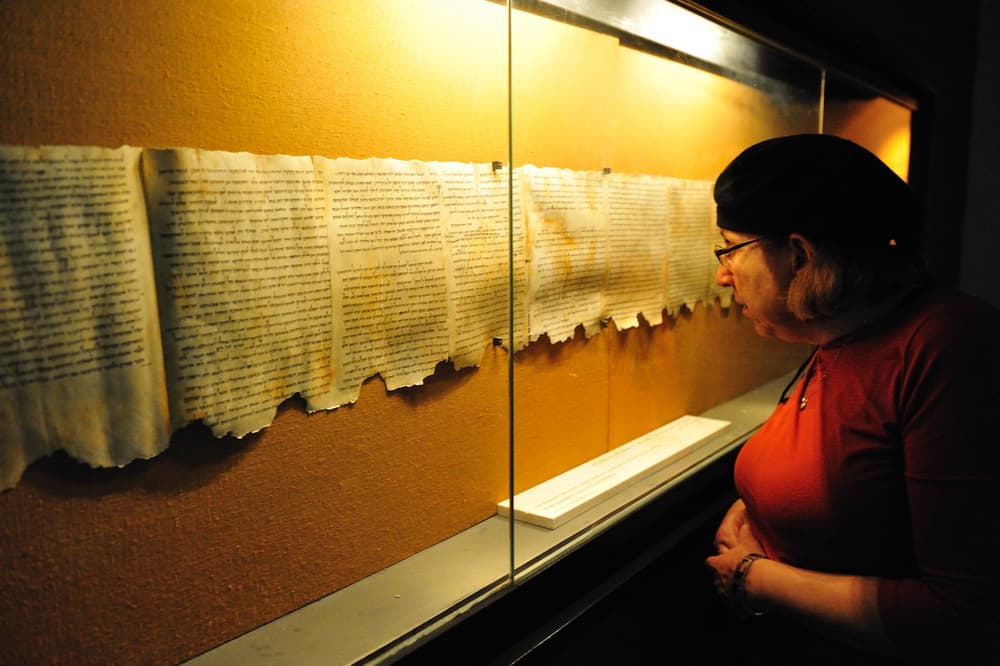 Science Tries to Discover the Authenticity of the Dead Sea Scrolls 